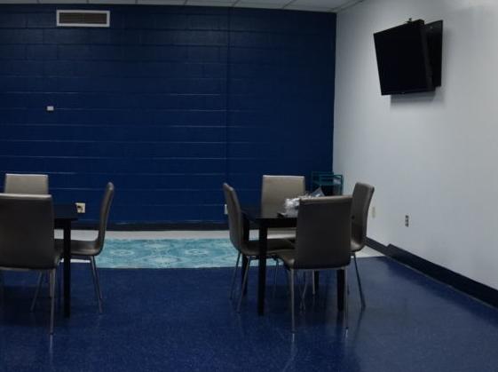 Ginnings lounge before